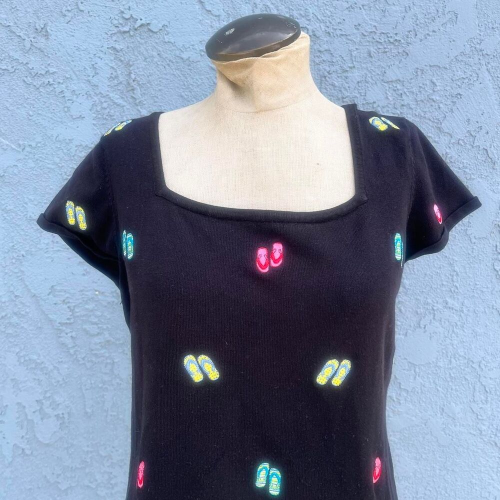Quirky top Flip flip embroidere large baby tee